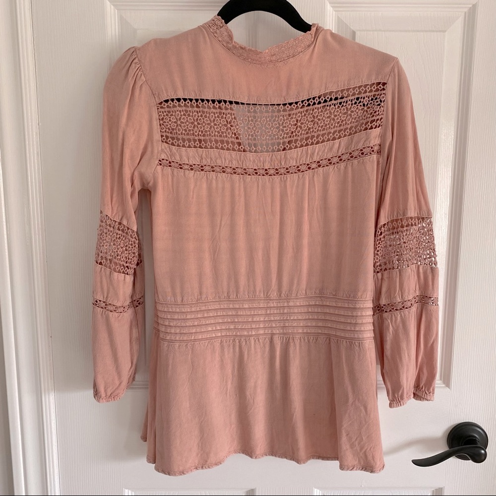 Detail dusty rose top